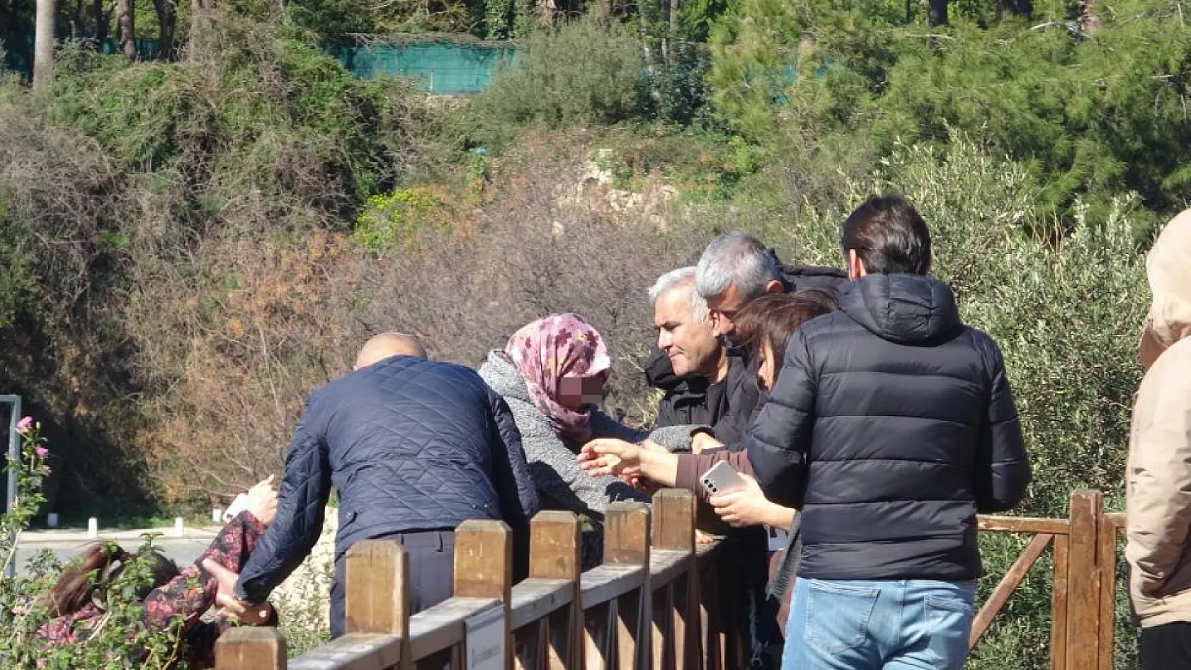 Ağır Otizmli Oğlunun Sevkine Tepki Gösteren Anne Falezlere Çıktı