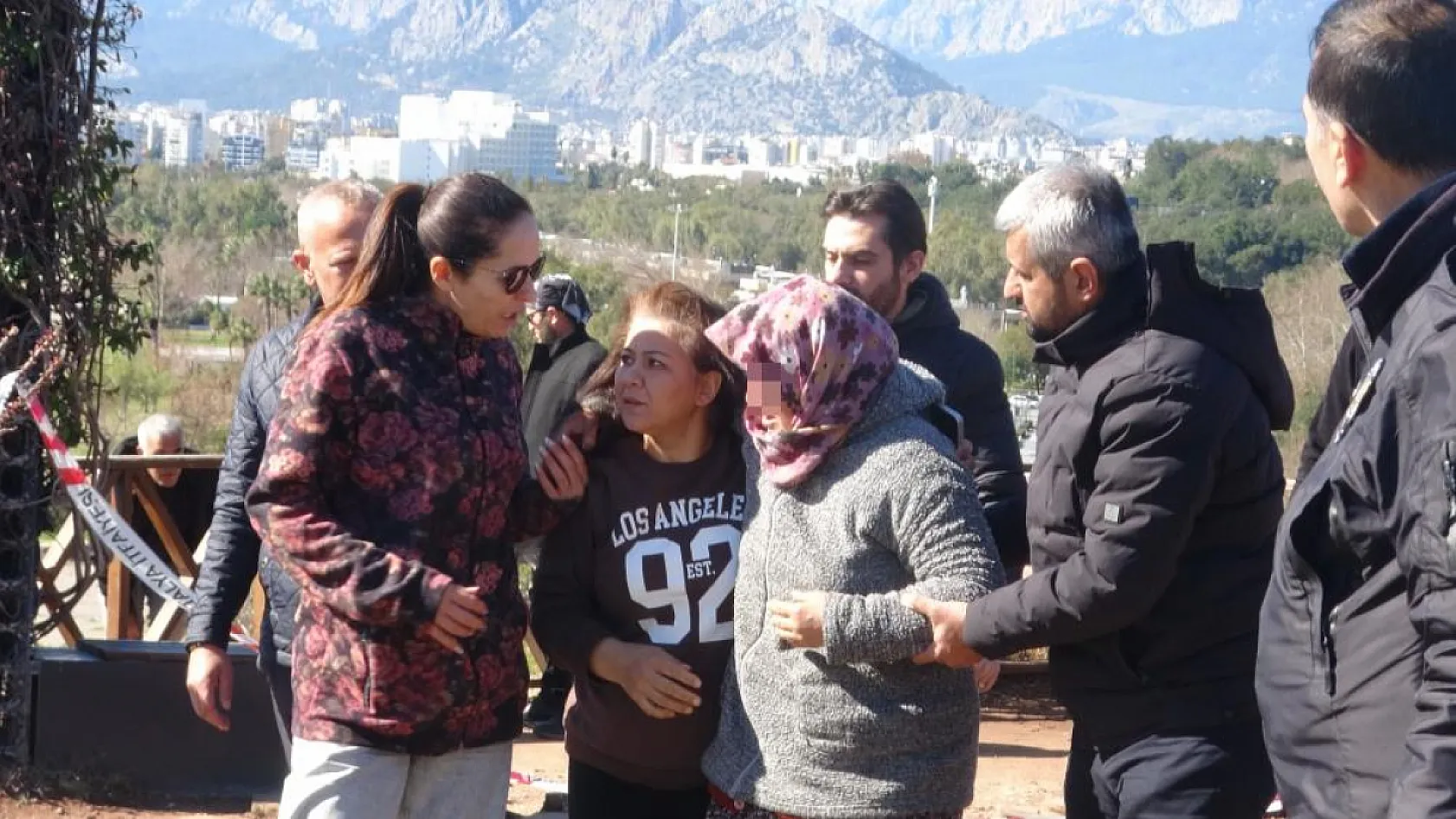 Ağır Otizmli Oğlunun Sevkine Tepki Gösteren Anne Falezlere Çıktı