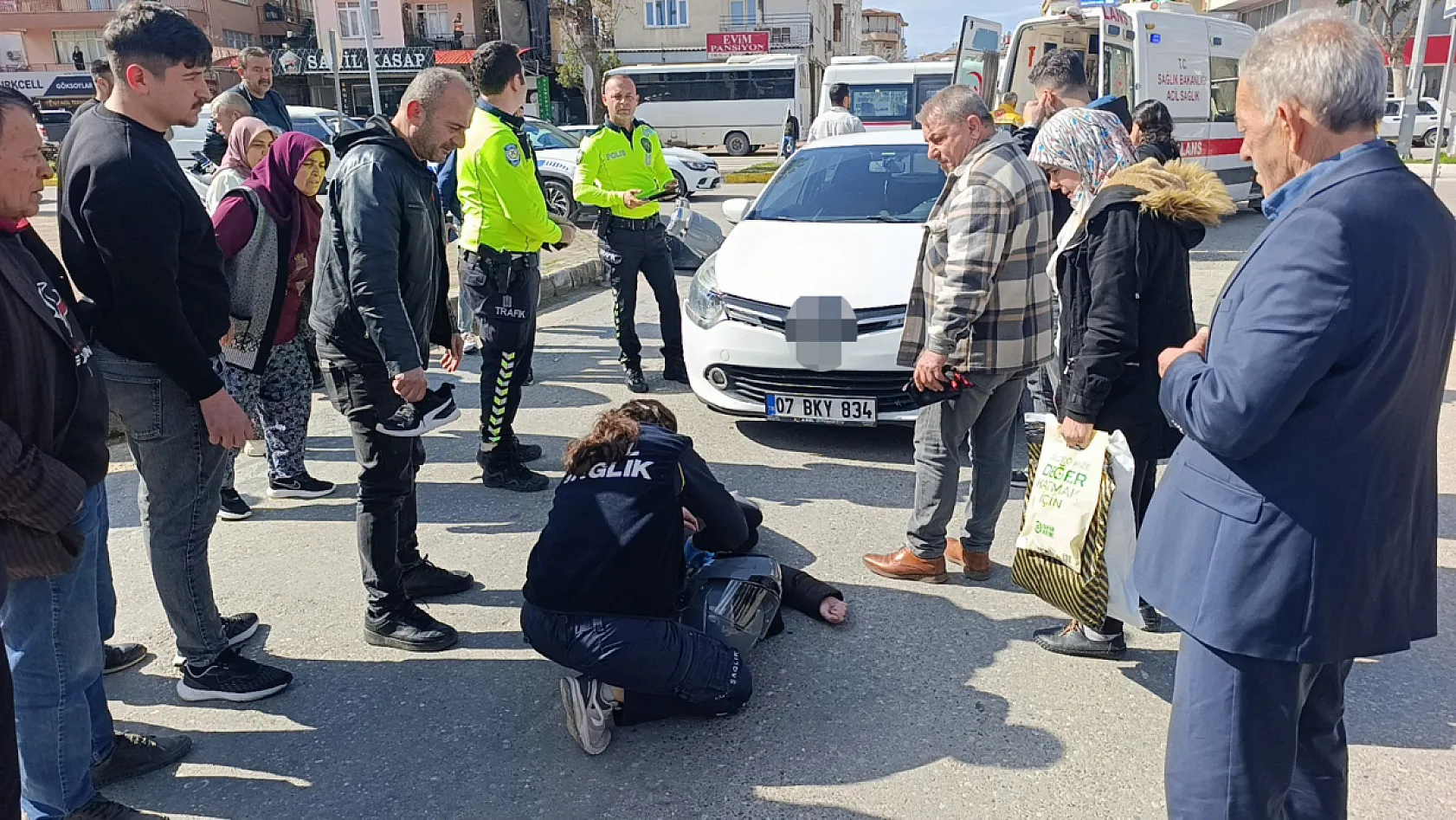 Otomobil ile motosiklet çarpıştı: 1 yaralı