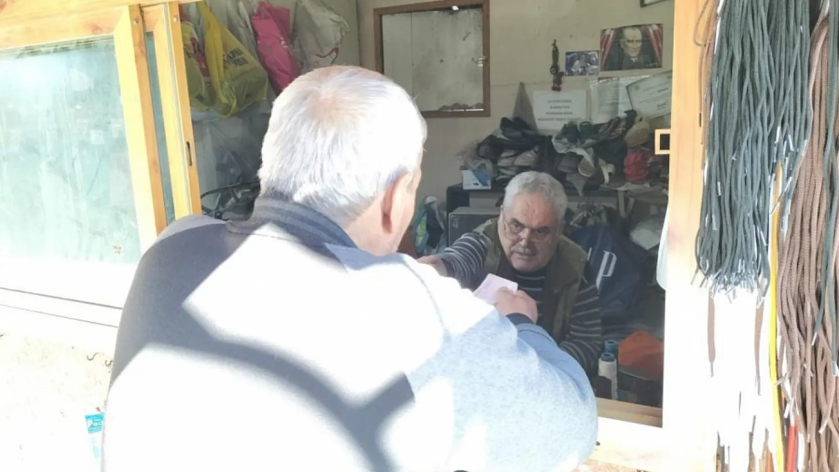 Köyceğiz'in son ayakkabı ustası, emekli oldu ama mesleğini bırakamadı