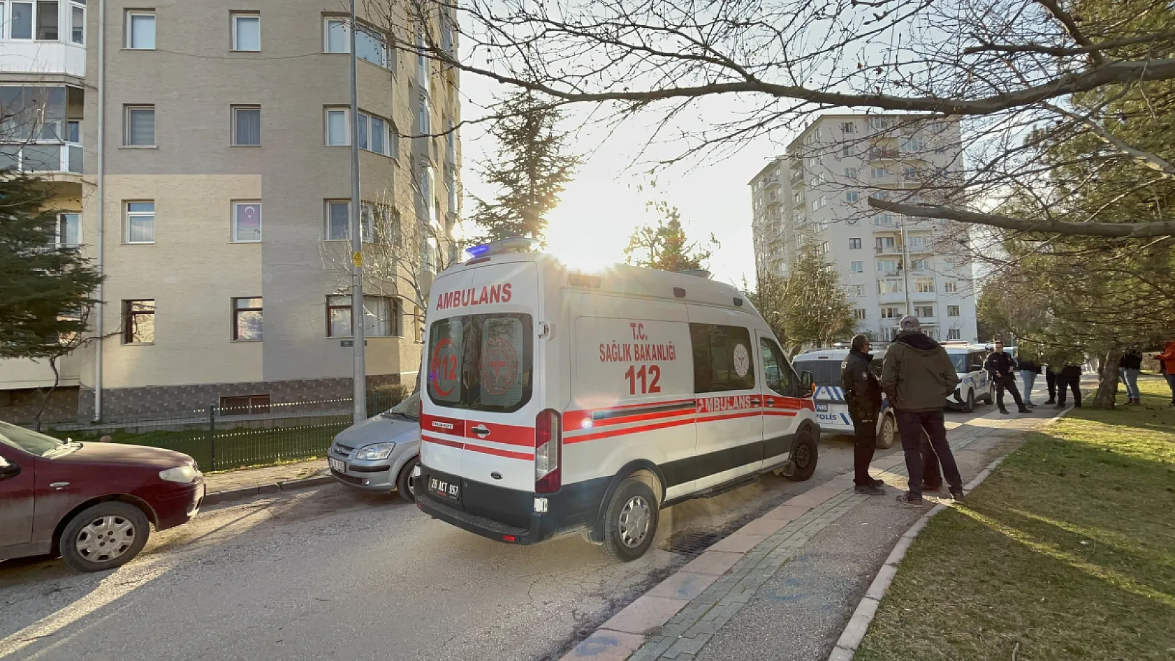 Komşular arasındaki bıçaklı kavga kanlı bitti: 4 yaralı