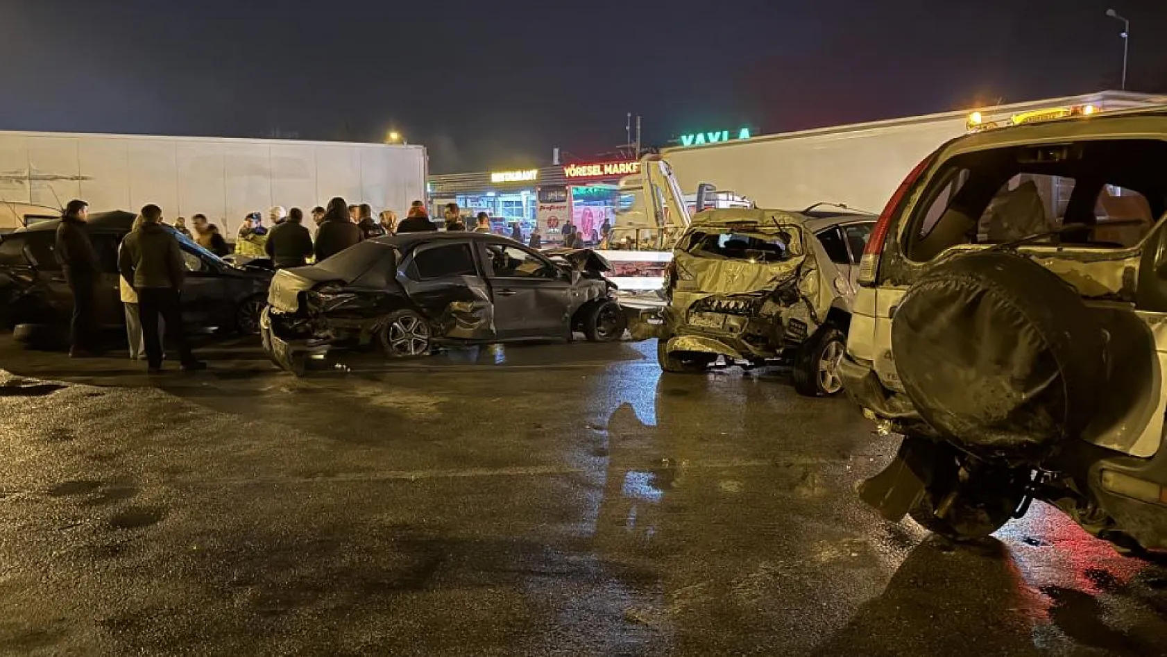 Otoyoldaki feci kazada tır sürücüsü yaşananları anlattı: 'Gelen vurdu, giden vurdu'