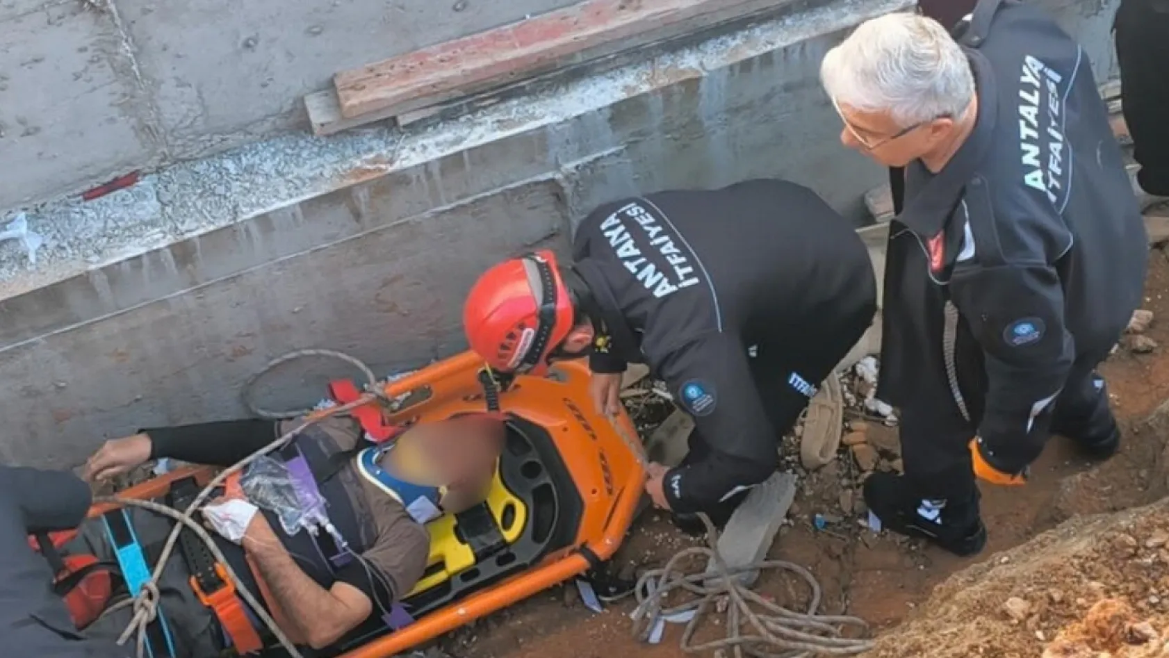 Antalya Kepez'de İnşaat İşçisi Toprak Kayması Sonucu Yaralandı