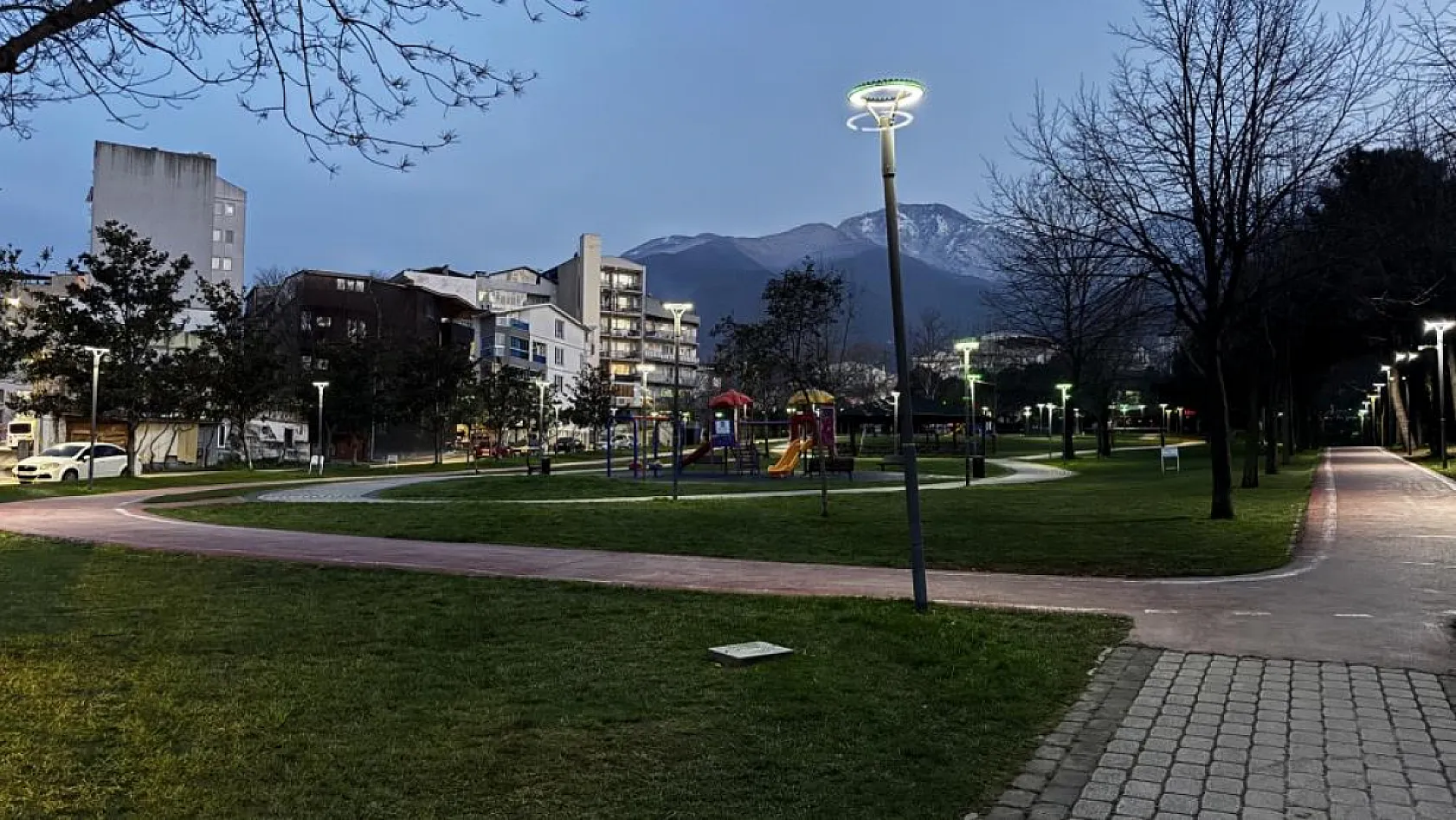 Parkta çıkan tartışmada kan aktı, sırtından bıçaklanarak yaralandı
