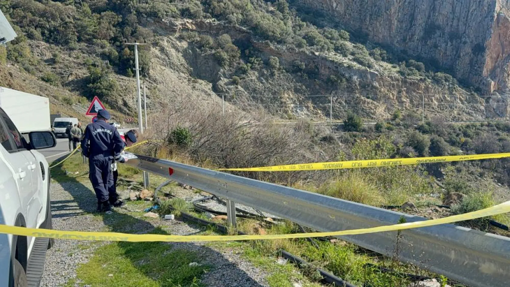 Antalya'da karayolu kenarında kadın cesedi bulundu