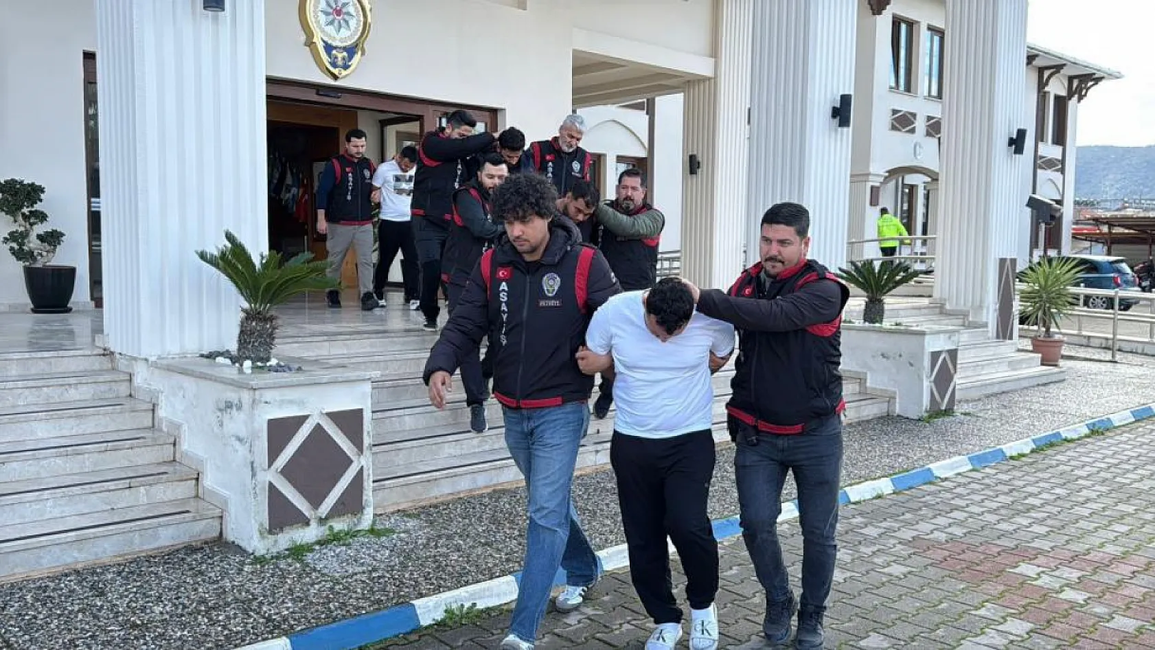 Fethiye'de aranan şahıslara operasyon: 3 tutuklama