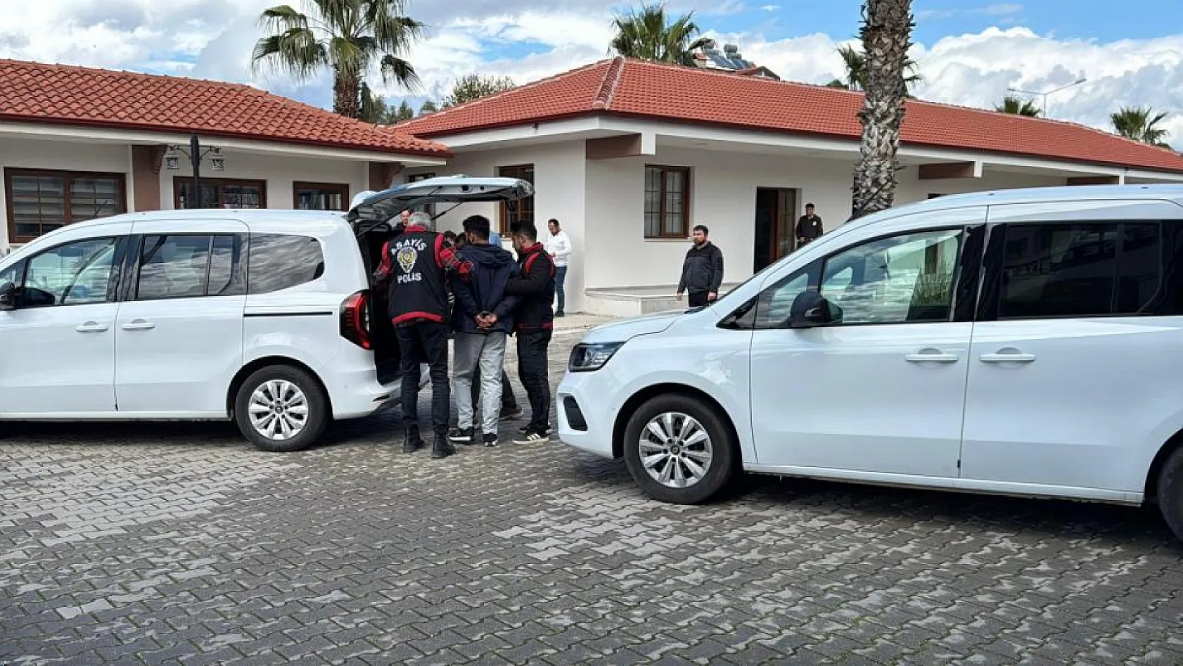 Fethiye'de aranan şahıslara operasyon: 3 tutuklama
