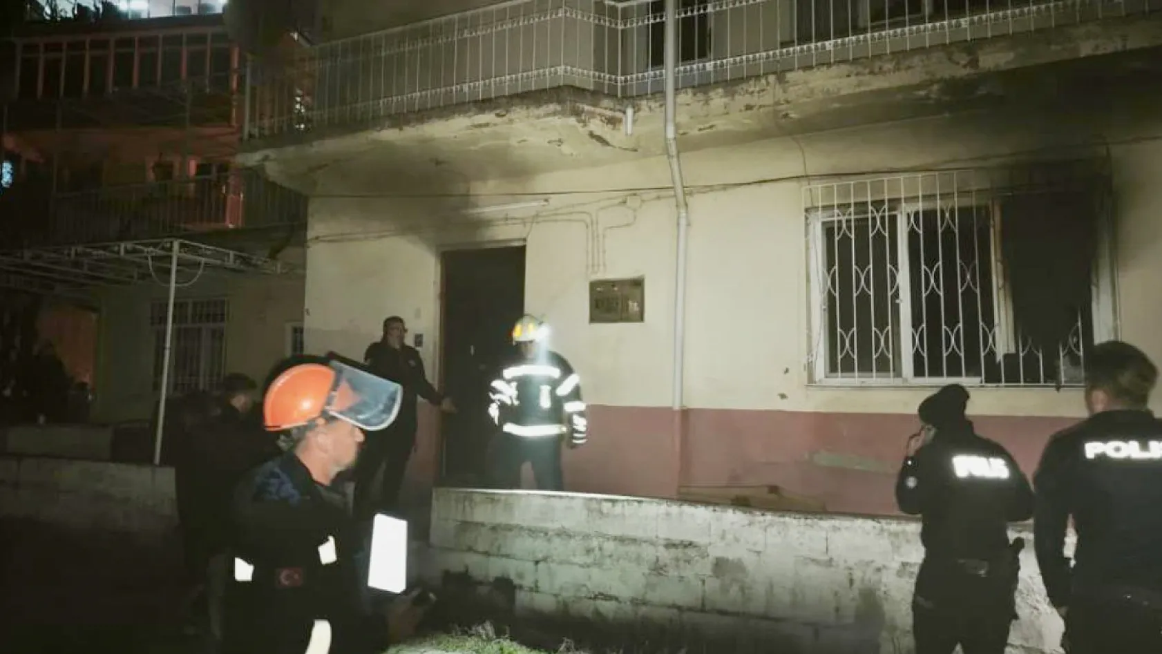 Denizli'de sahipleri ölen boş evde yangın