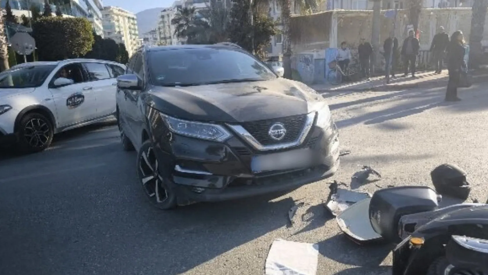 Alanya'da SUV Araç ile Motosiklet Çarpıştı: 1 Ölü 1, Yaralı