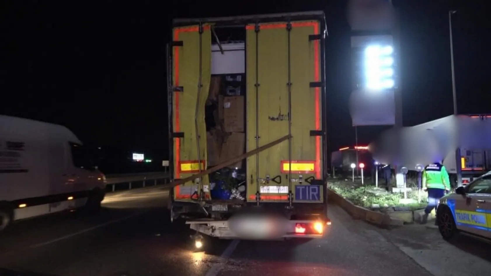 Yolcu Otobüsü Tıra Çarptı: 11 Yaralı