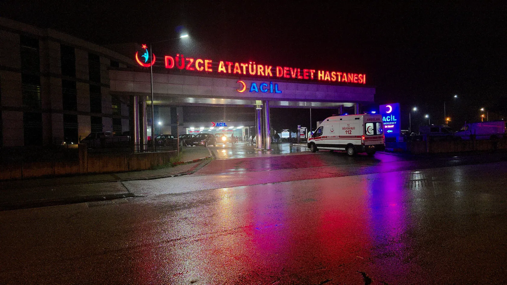 14 yaşında çocuk, otobüs durağında silahla vurulmuş halde bulundu