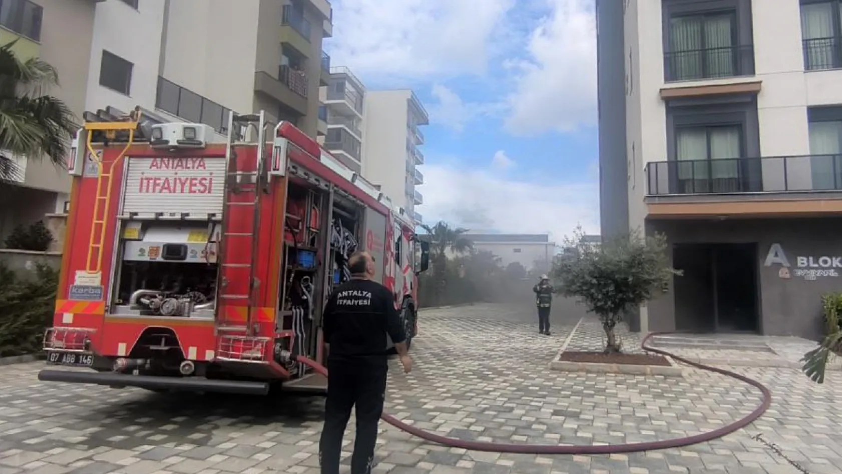 Antalya Aksu'da lüks dairedeki yangın ev sahibini ağlattı