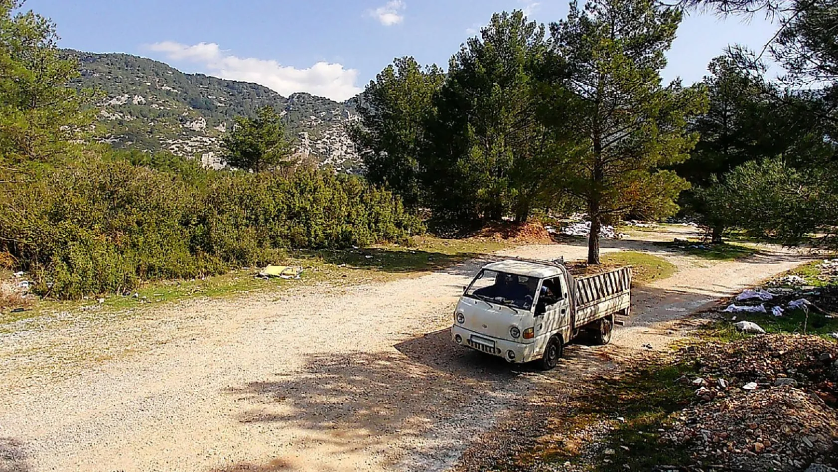 Muğla'da kaçak döküm yapanlar fotokapandan kaçamadı