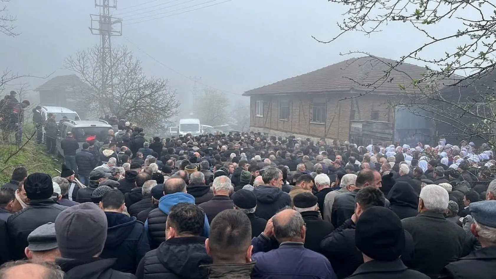 Gölette boğulan çocuk gözyaşlarıyla son yolculuğuna uğurlandı