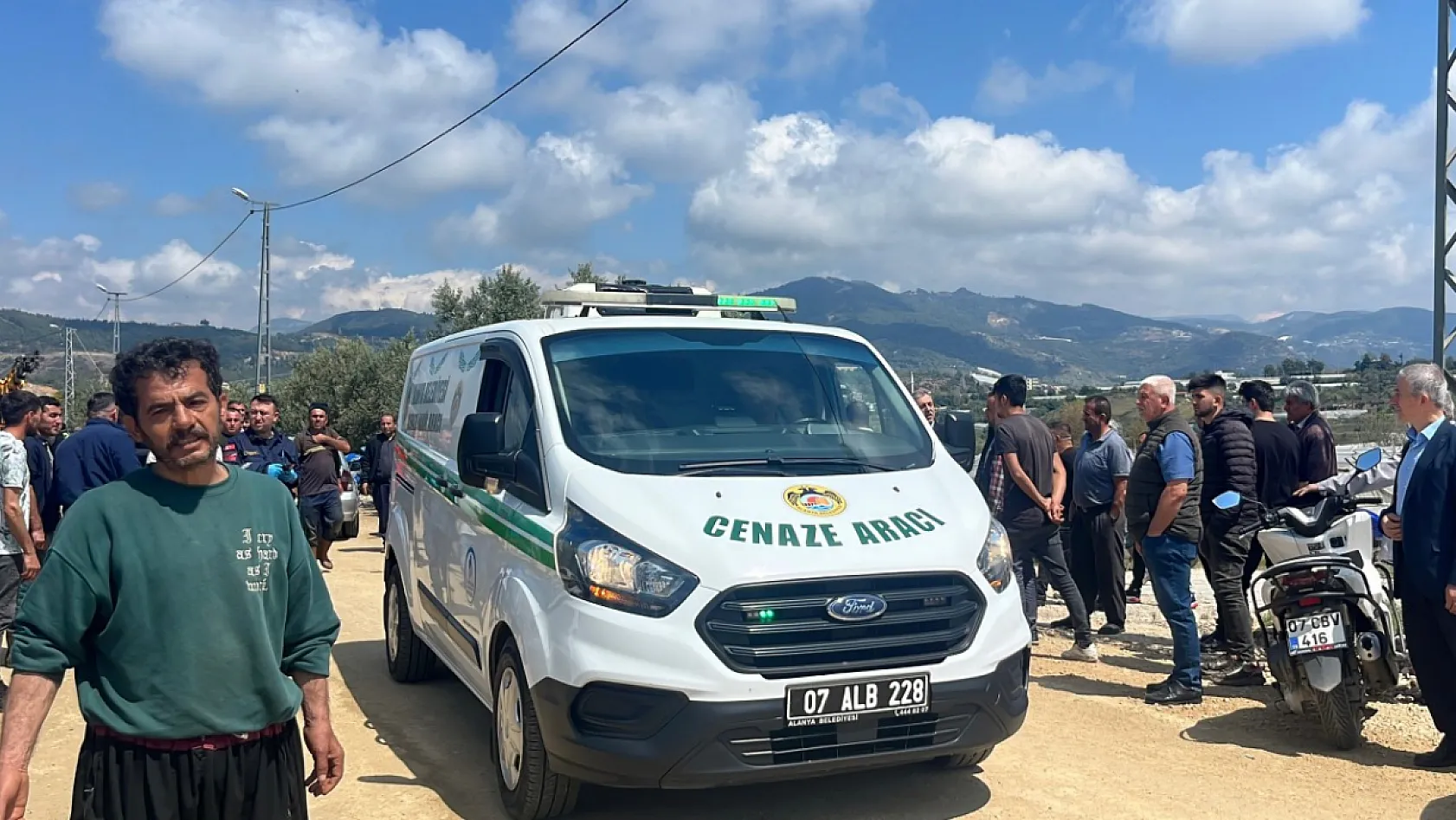 Antalya'da Feci Kaza: Traktörün Altında Kalan Genç Hayatını Kaybetti