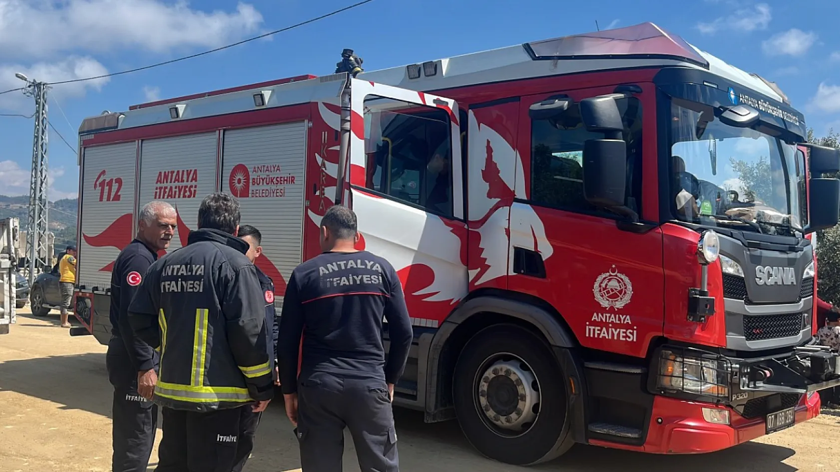 Antalya'da Feci Kaza: Traktörün Altında Kalan Genç Hayatını Kaybetti