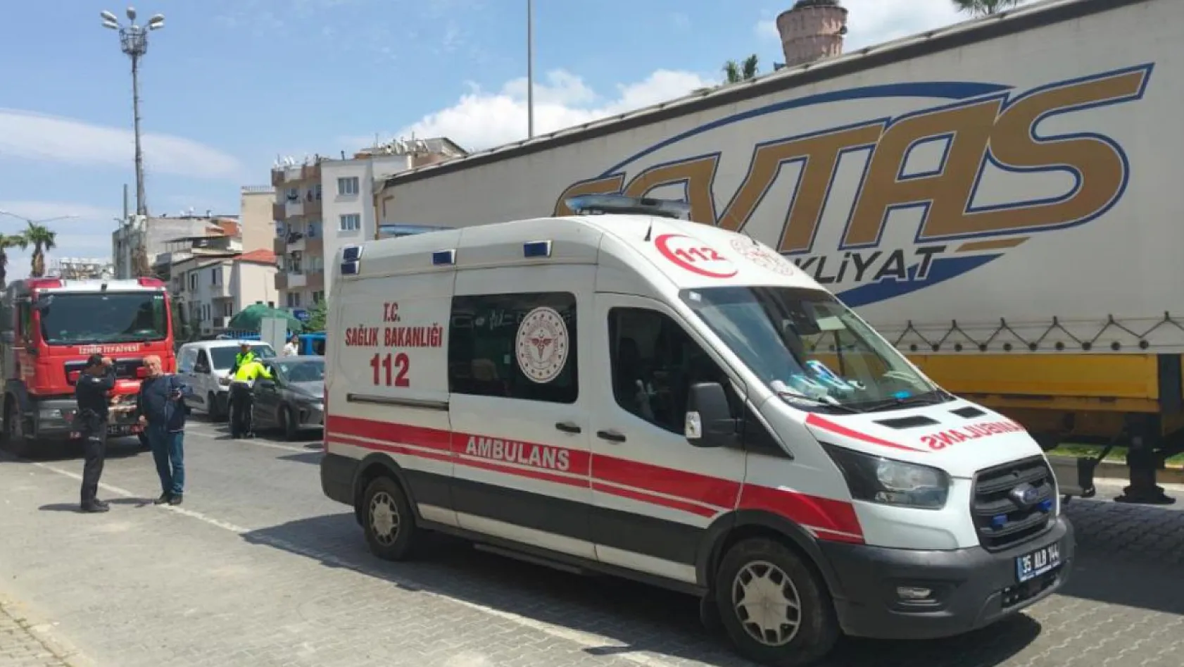 İzmir'de Yaya Geçidinde Kaza: 80 Yaşındaki Kadın Hayatını Kaybetti