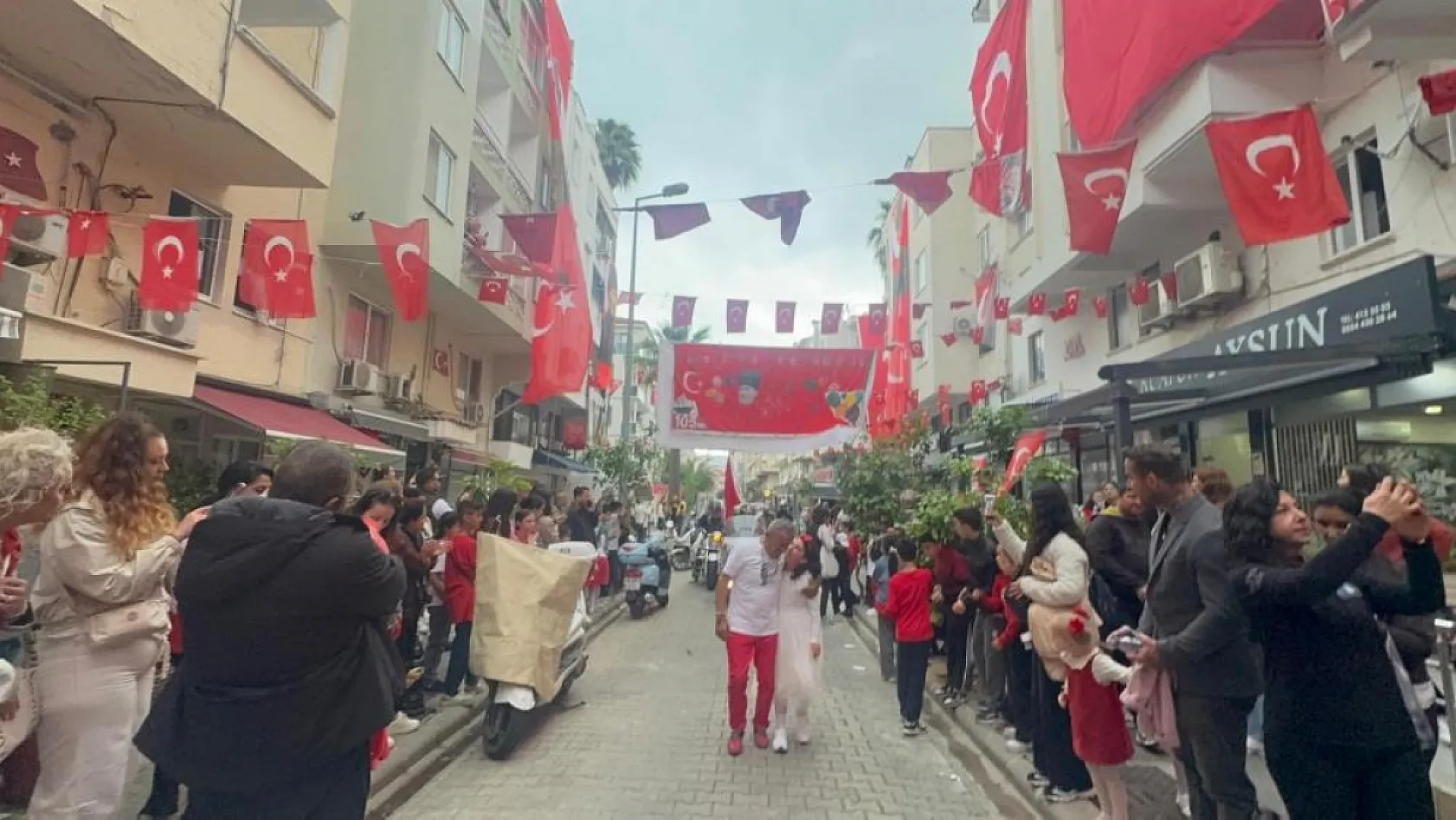 Marmaris'te 105 Sokak'ta bayram coşkusu büyüdü
