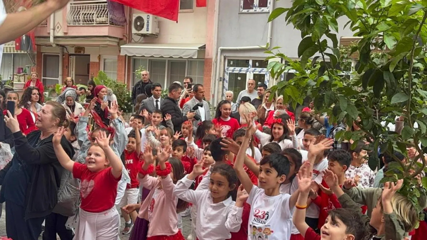 Marmaris'te 105 Sokak'ta bayram coşkusu büyüdü