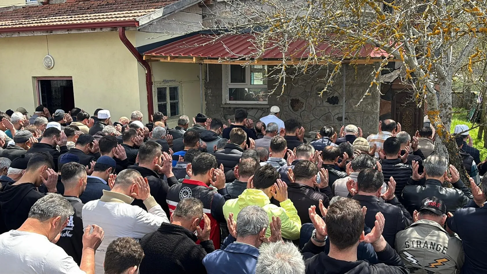 Annesinin öldürdüğü 2 aylık Ela bebek son yolculuğuna uğurlandı