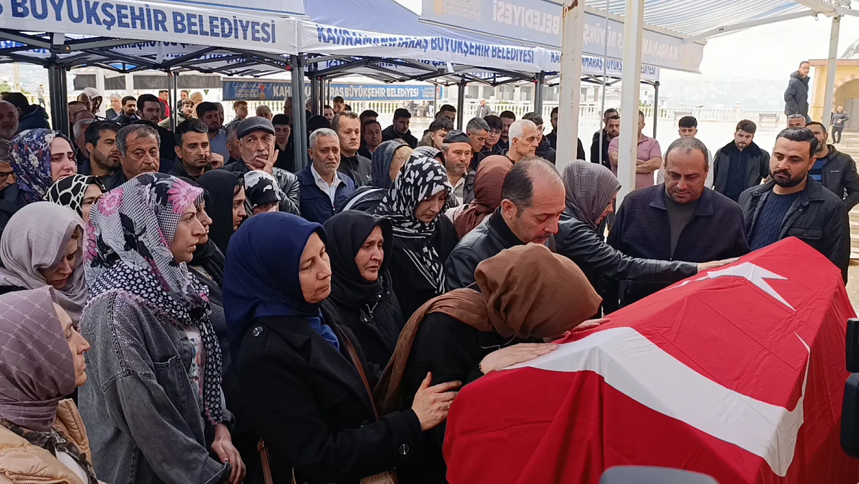 11 yaşındaki Almina'nın son yolculuğunda annenin ağıtları yürek yaktı