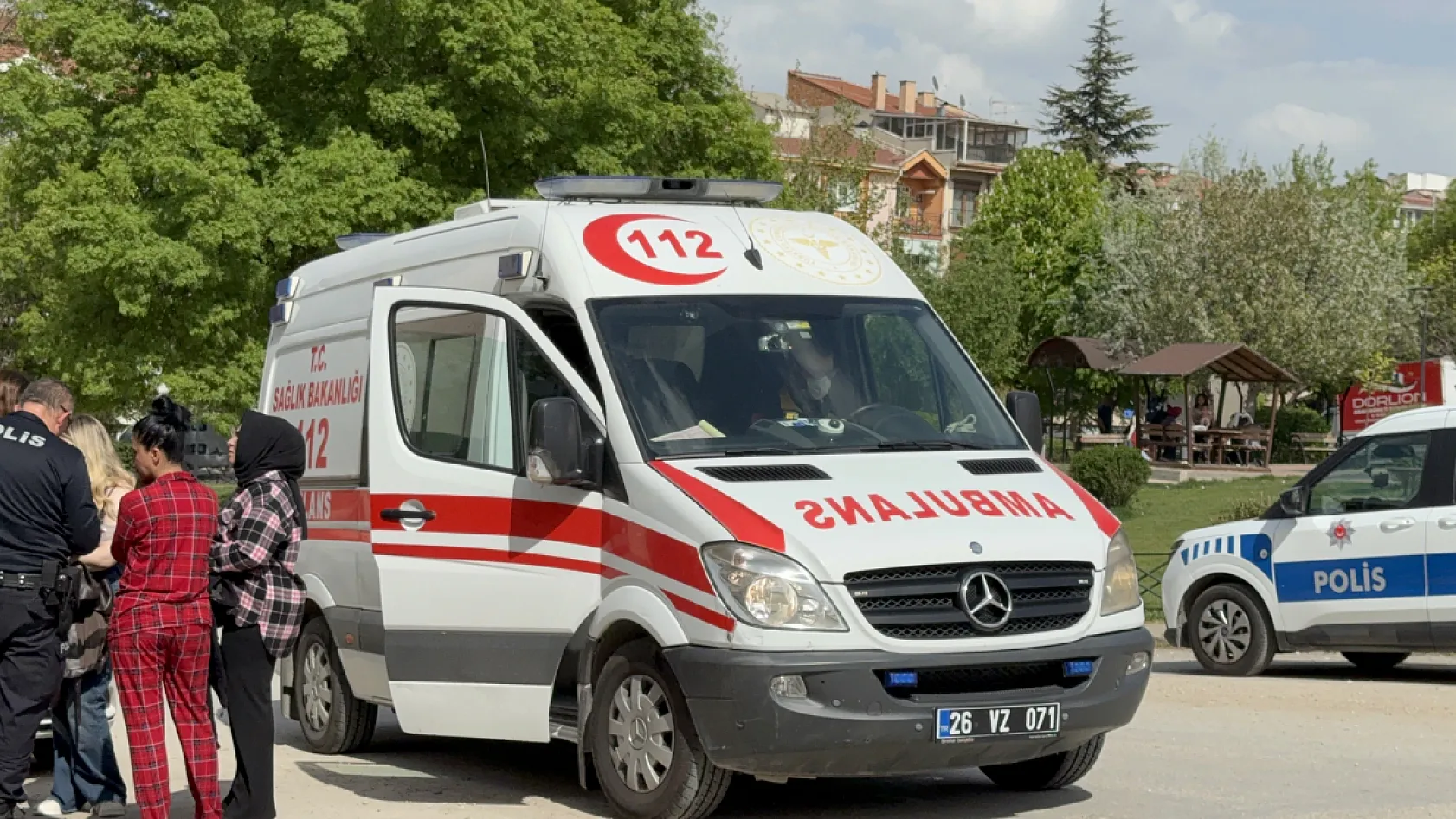 'Erkek arkadaş' kavgasında 3 kız bıçakla yaralandı
