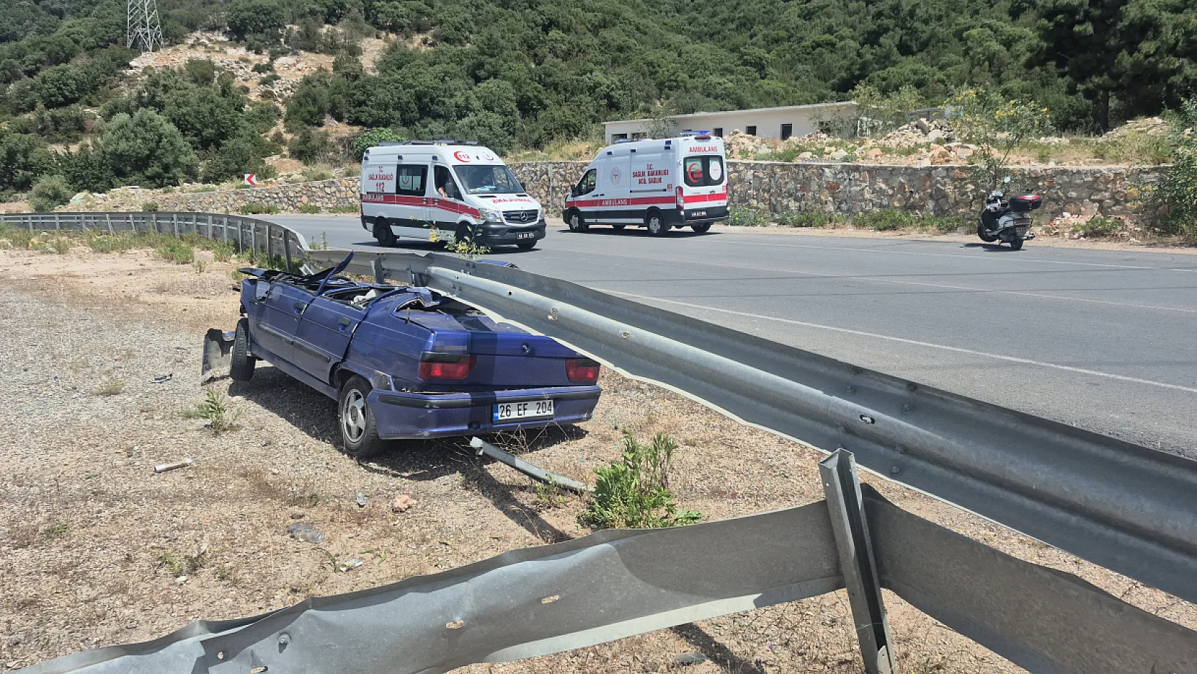 Bodrum'da otomobil çelik bariyerin altına girdi: sürücü hafif yaralı