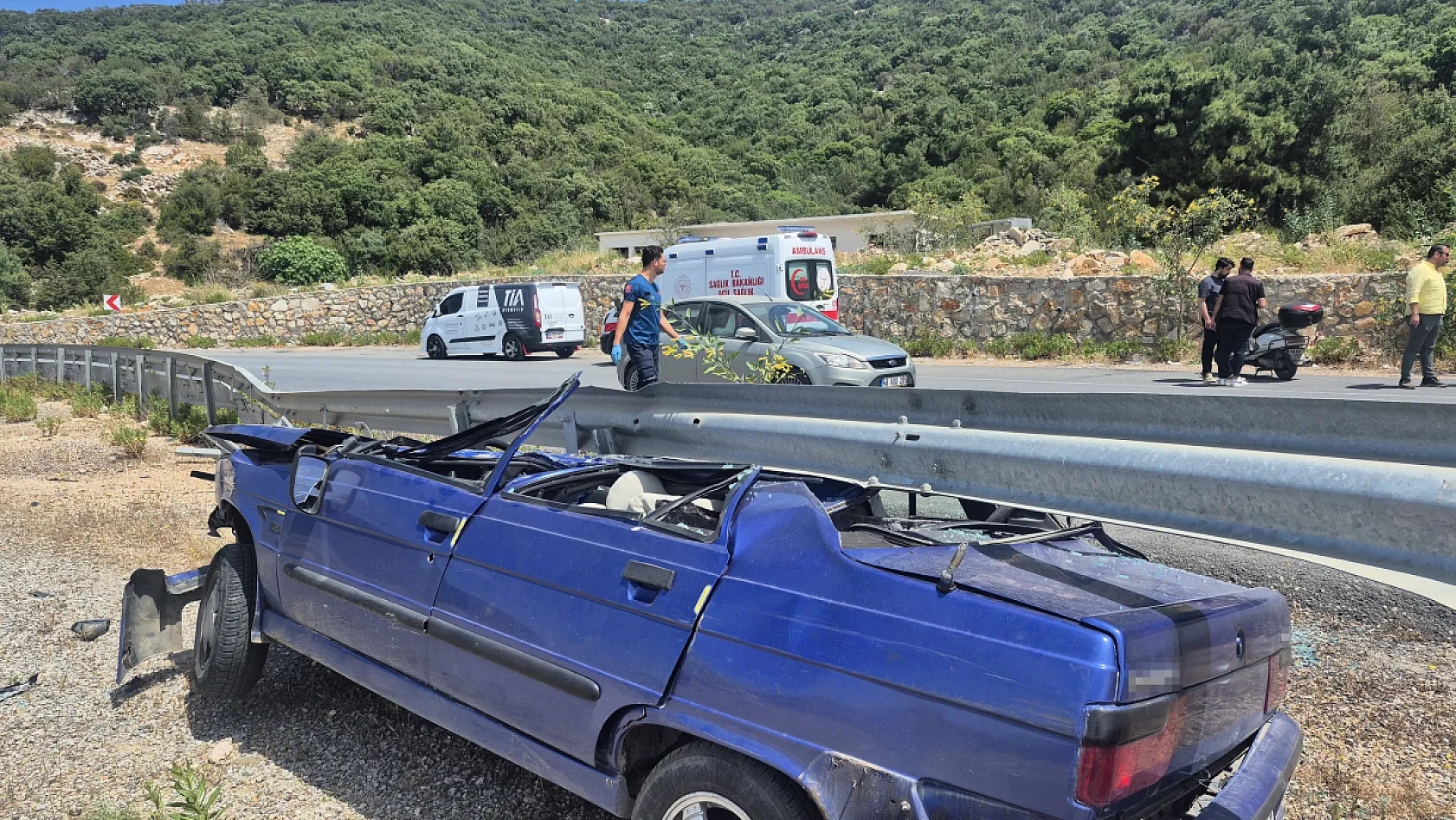 Bodrum'da otomobil çelik bariyerin altına girdi: sürücü hafif yaralı
