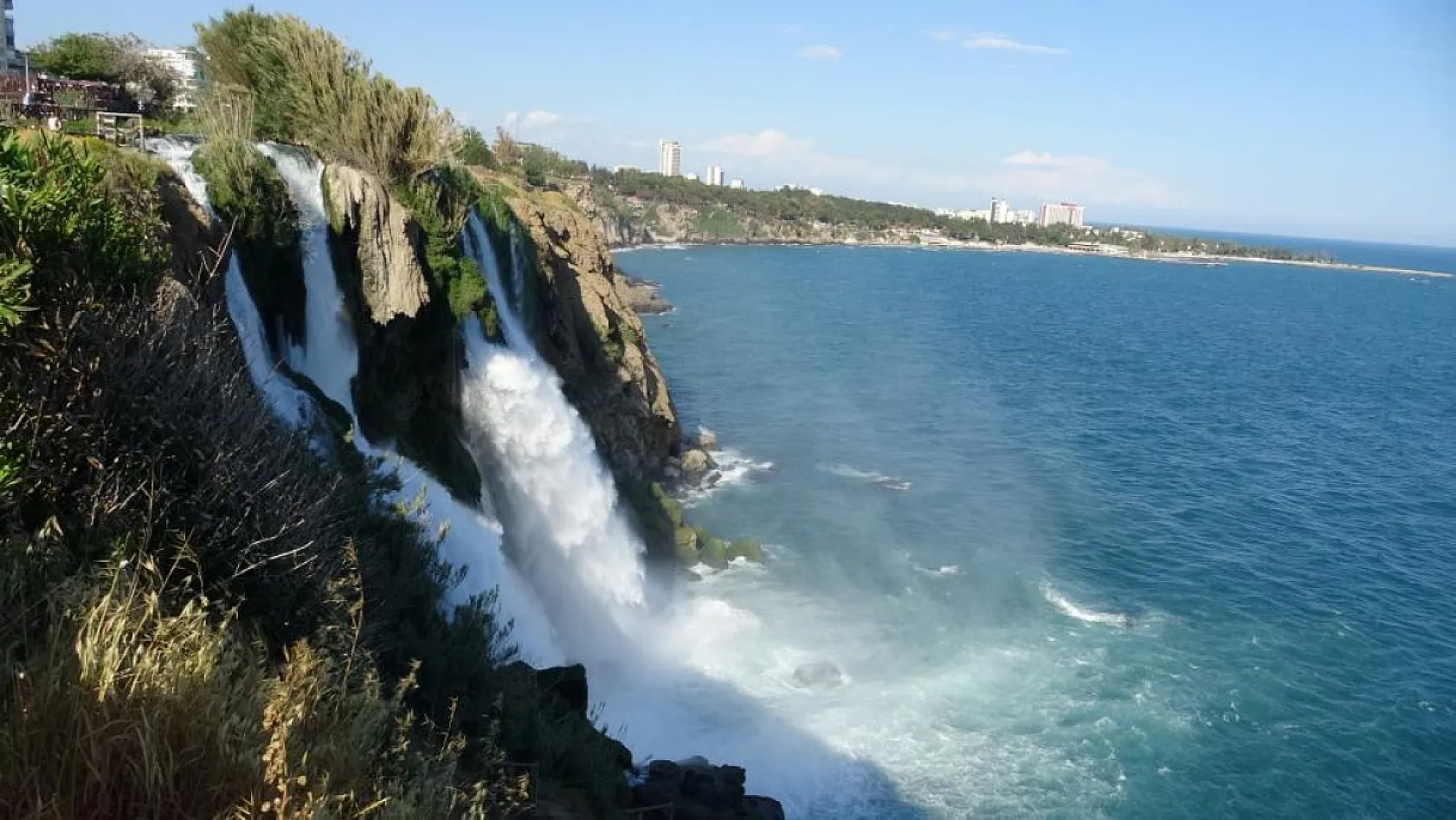 Antalya'da 40 metrelik falezlerden düşen şahıs hayatını kaybetti