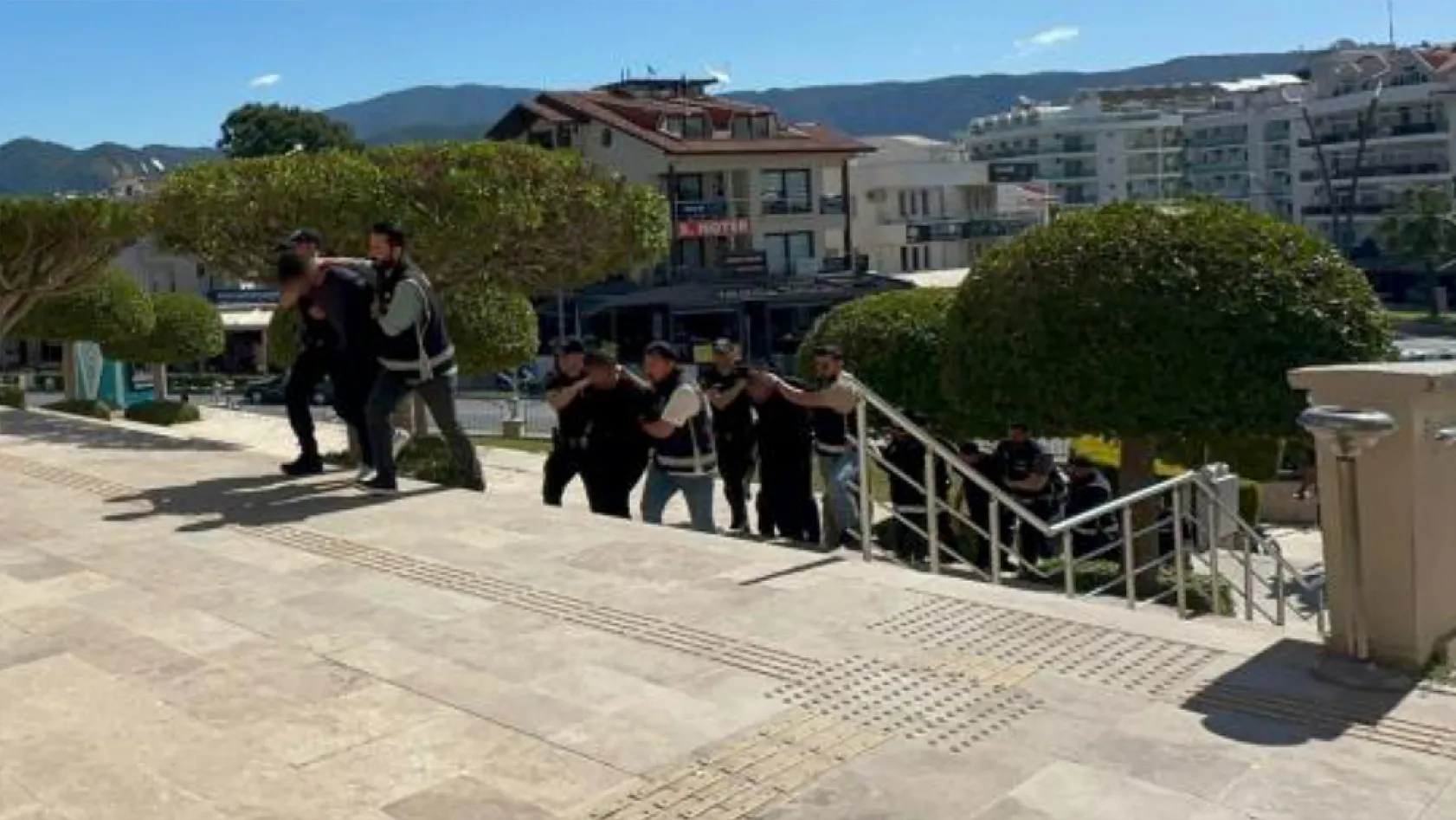 Marmaris'te 'gözlükçü kurşunlama' olayında 9 tutuklama