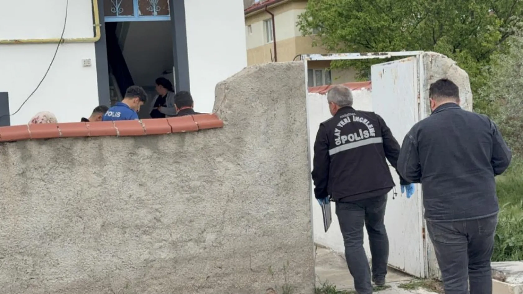 Yaşlı kadın banyoda ölü bulundu