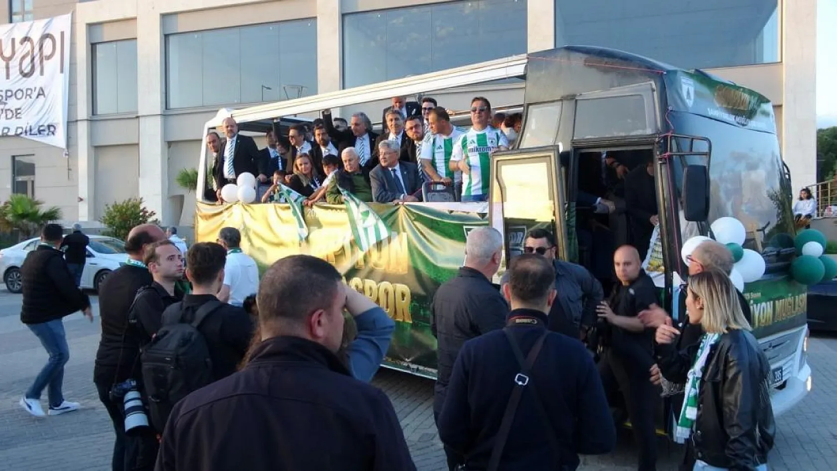 Muğlaspor 1. Lig'i kutladı