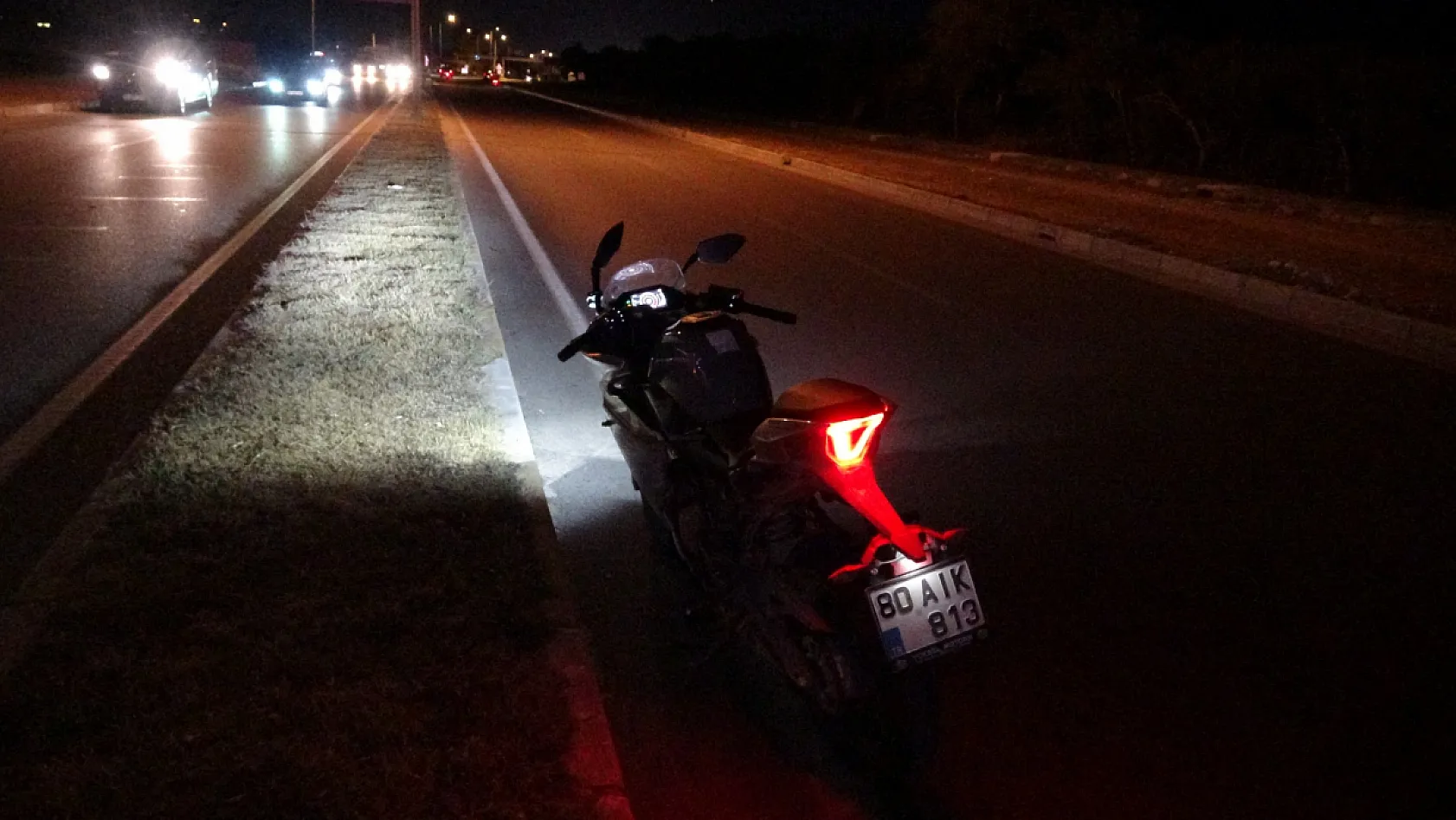 Virajı alamayan motosiklet refüje çarptı: 18 yaşındaki genç hayatını kaybetti