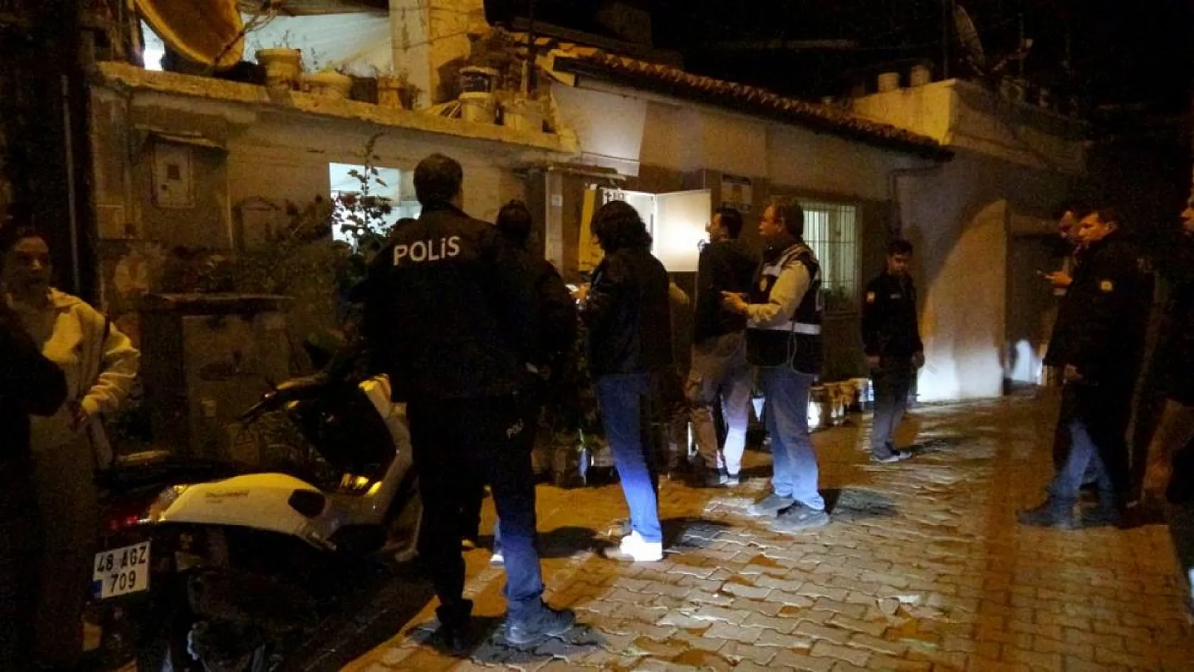 Menteşe'de korkutan patlama: 3 Genç Yaralandı