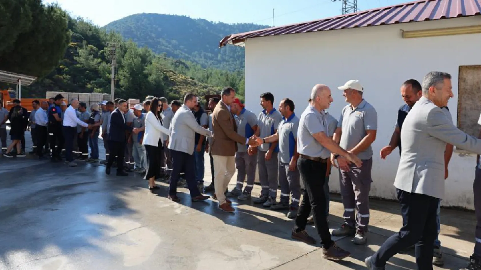 Başkan Ünlü, personelle bayramlaştı