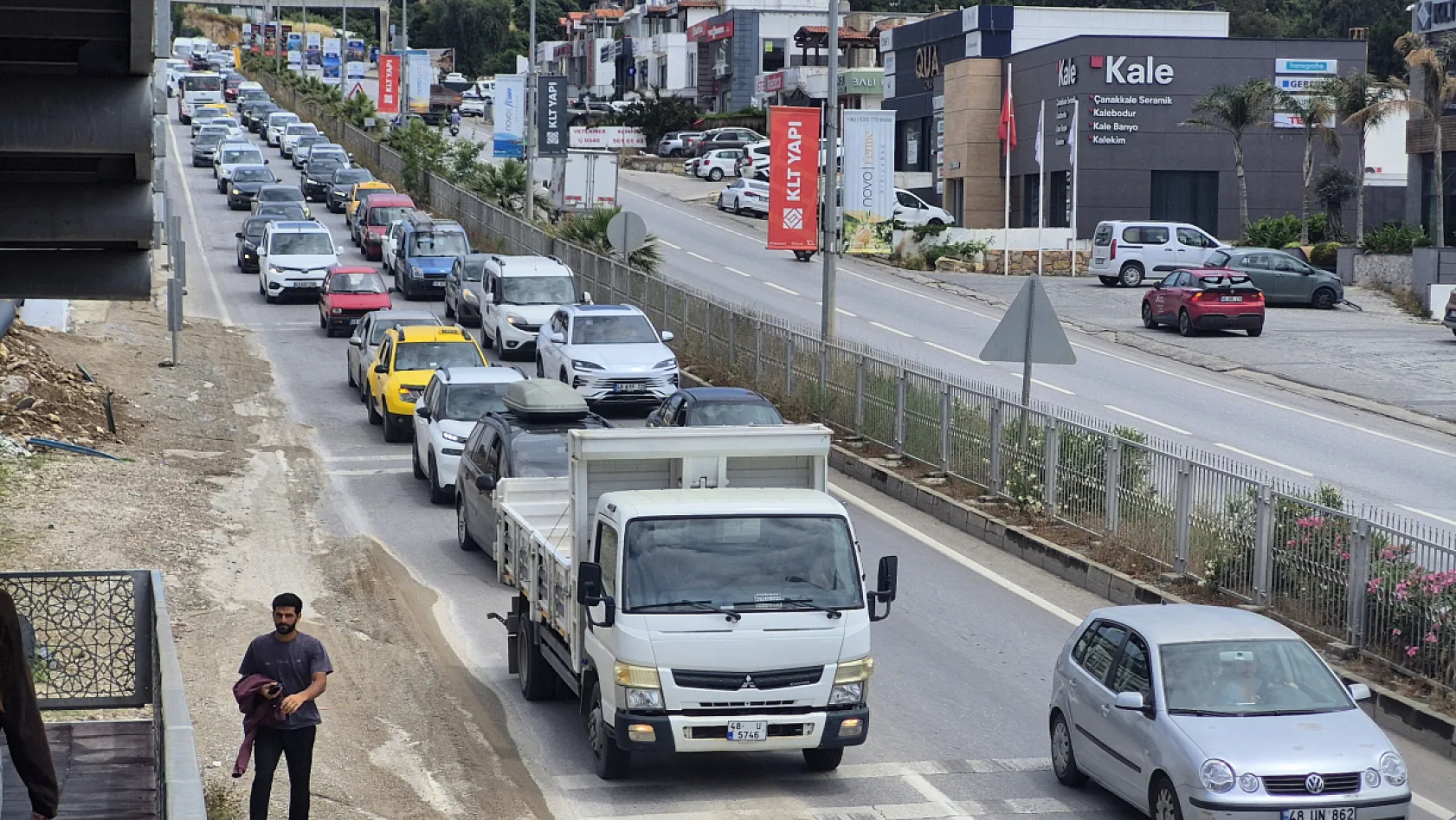 Bodrum'a 24 saatte 20 bin araç giriş yaptı
