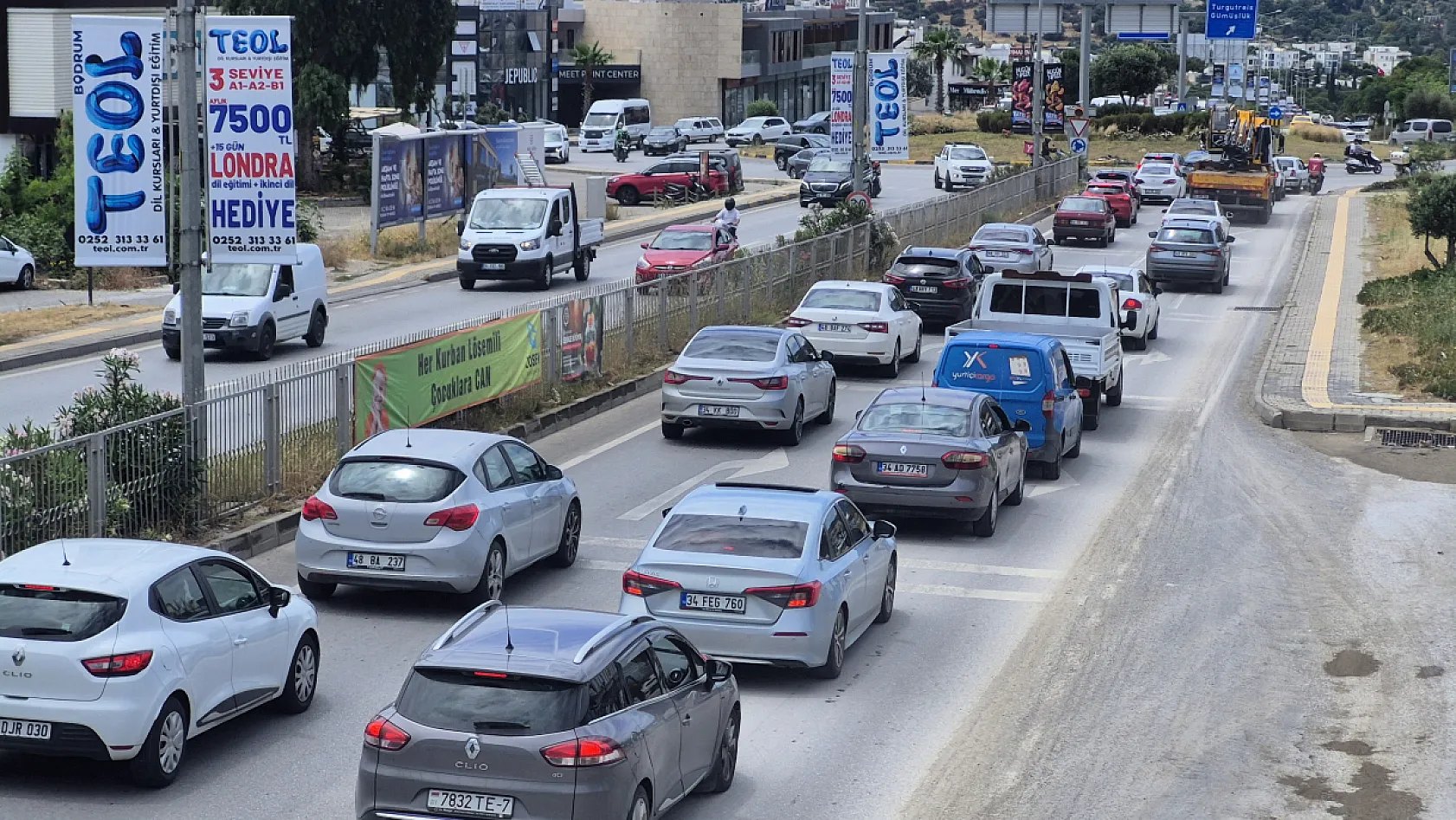 Bodrum'a 24 saatte 20 bin araç giriş yaptı