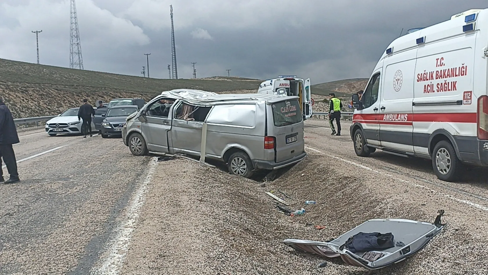 Bayram tatili yolunda feci kaza: 1 ölü, 8 yaralı
