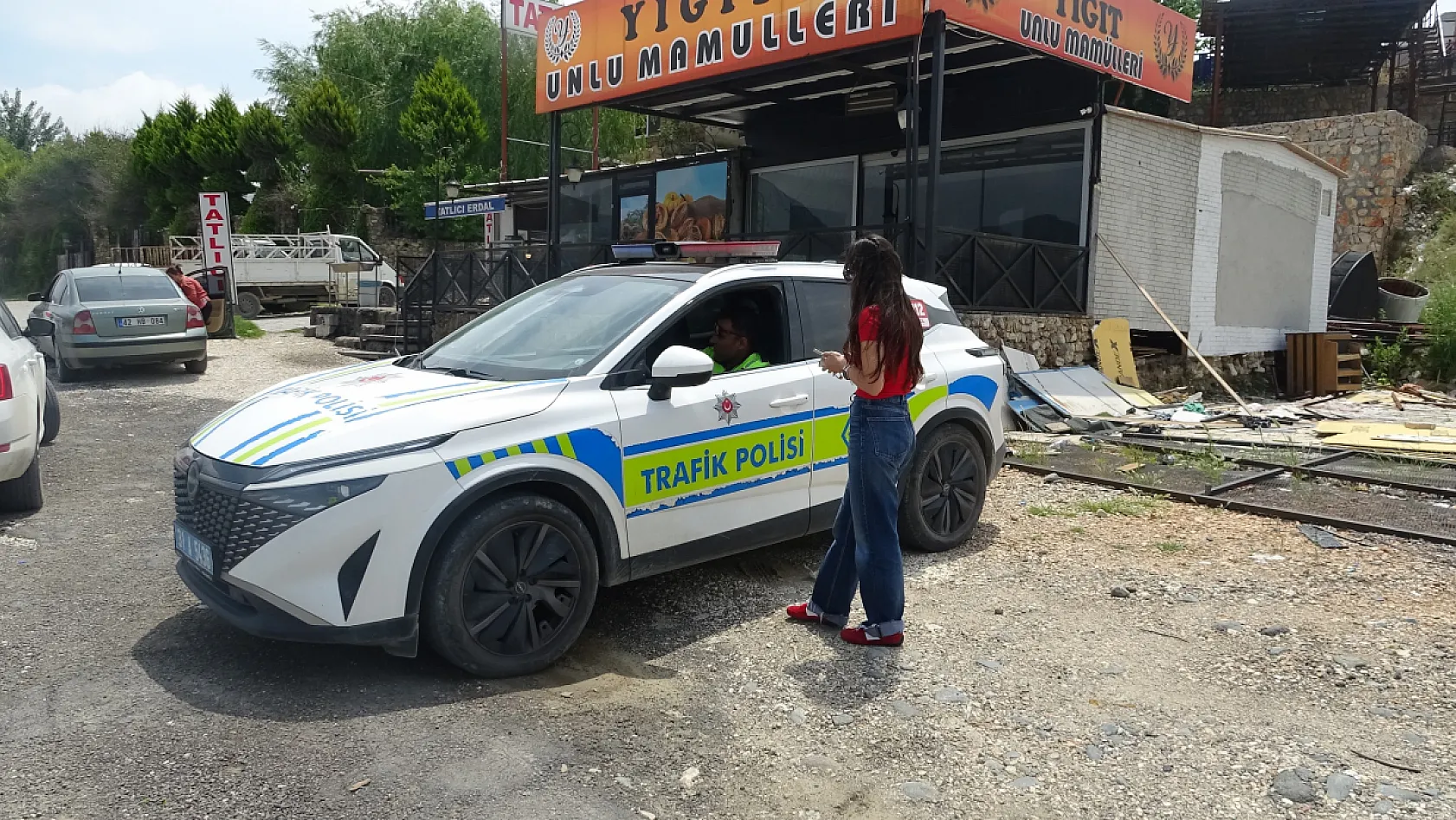 İlk kez ceza yiyen sürücü 4 bin TL'lik hız cezası için polis ekiplerini tebrik etti