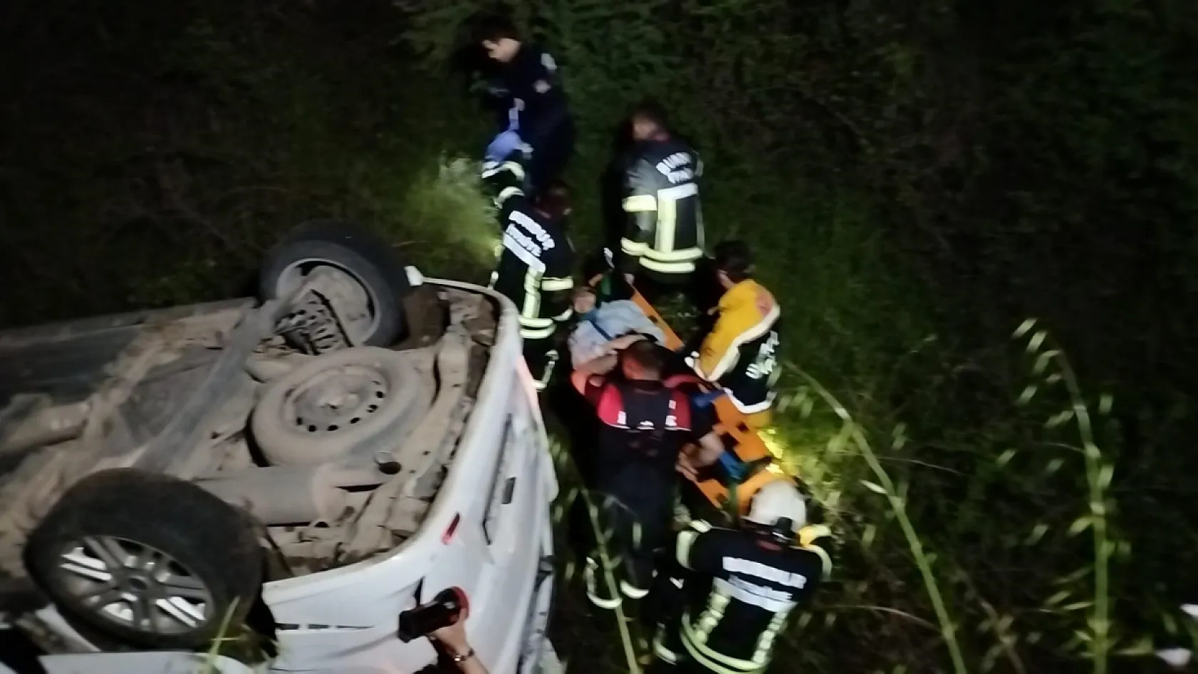 Kontrolden çıkan araç uçuruma devrildi: 3 yaralı