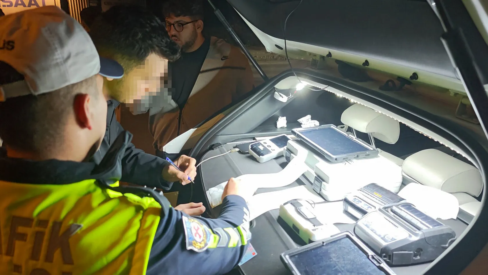 'Hiç kullanmadım' dedi, egzozdan men oldu