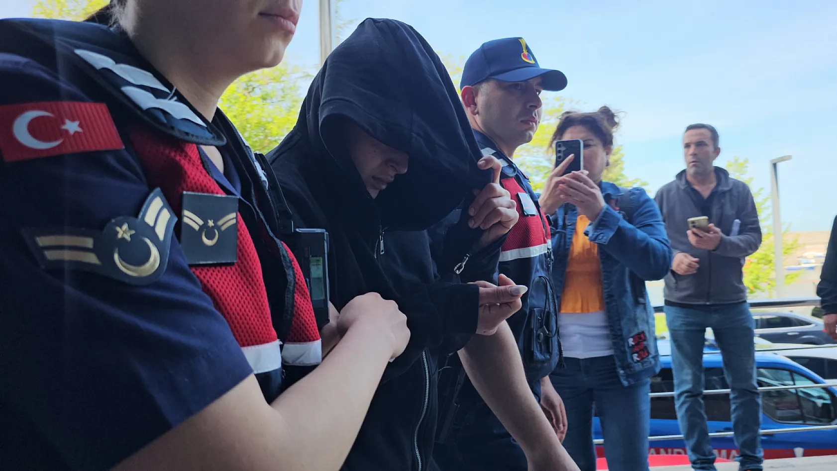 Sevgilisi için 'bıçaklandı' ihbarında bulunan kadın, cinayeti itiraf etti