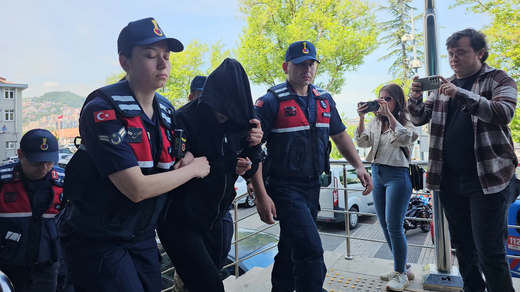 Sevgilisi için 'bıçaklandı' ihbarında bulunan kadın, cinayeti itiraf etti
