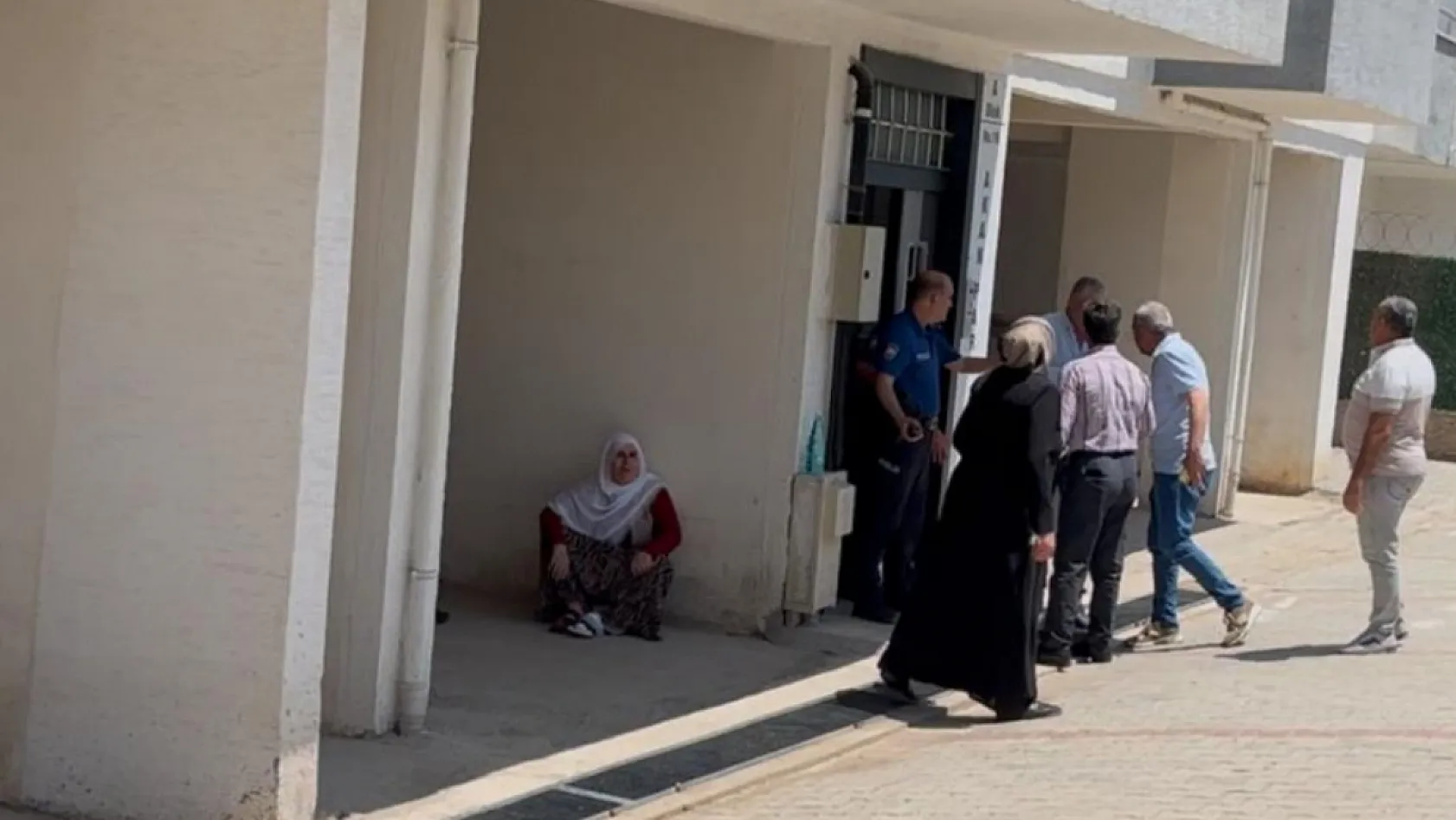 'Boşanmak istiyorum' dedi, 10 yaşındaki çocuğunun yanında defalarca bıçaklanarak öldürüldü