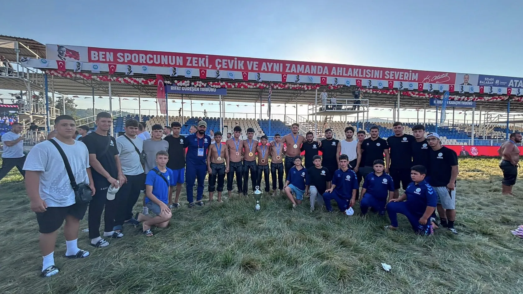 Muğla'nın güreşçileri Manisa'da 6 madalya ile döndü