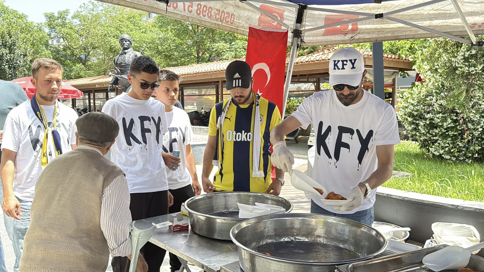 Muğla'da Aziz Yıldırım için lokma döküldü