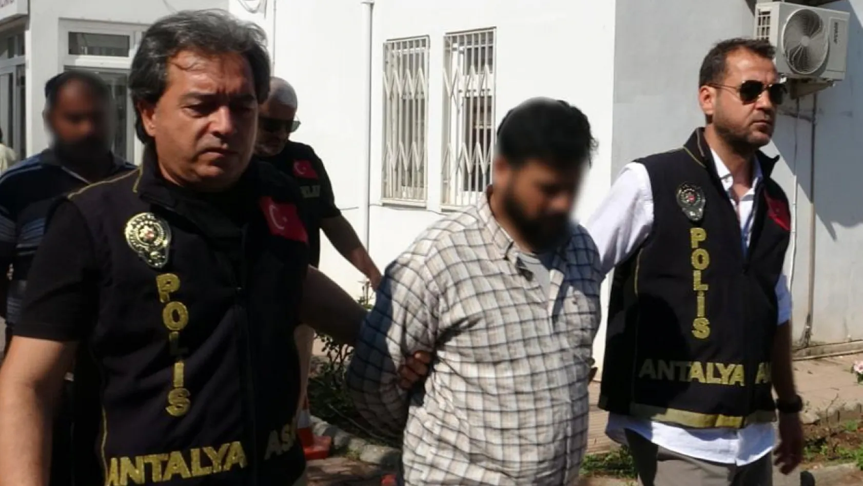 Antalya'da 12 Yıllık Cinayet Dosyasında 3 Tutuklama