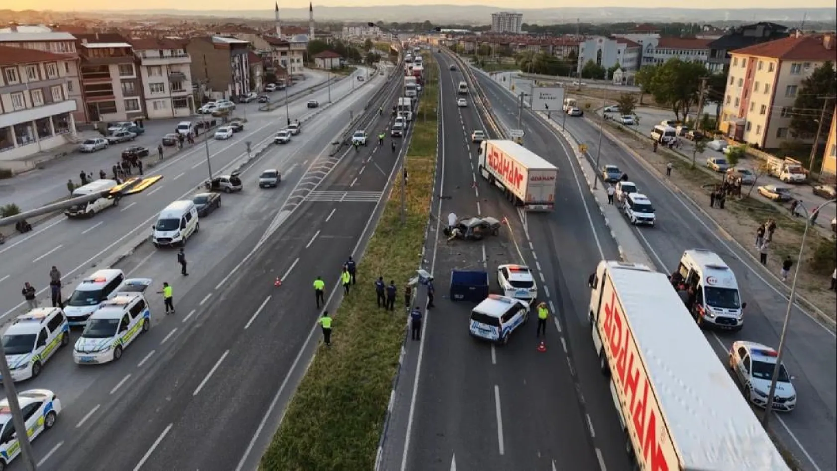 Kontrolden Çıkan Otomobil Kazaya Neden Oldu: 17 Yaşındaki Genç Hayatını Kaybetti