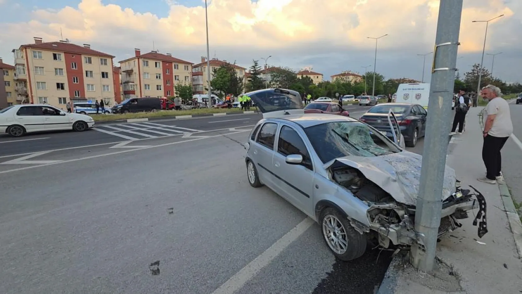 Kontrolden Çıkan Otomobil Kazaya Neden Oldu: 17 Yaşındaki Genç Hayatını Kaybetti