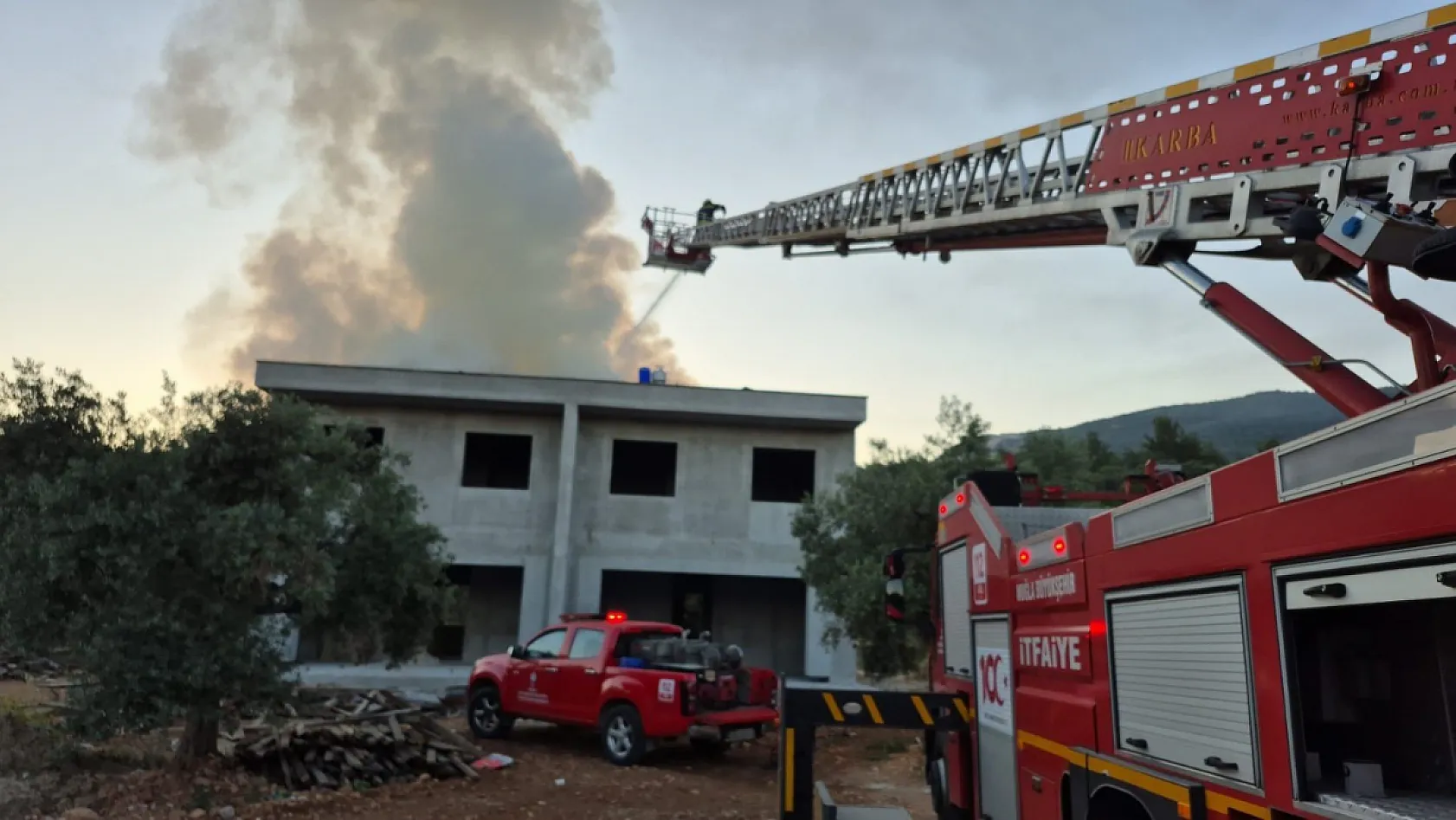 Milas'taki çatı yangını söndürüldü